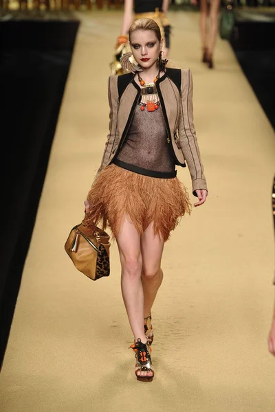 Look 30